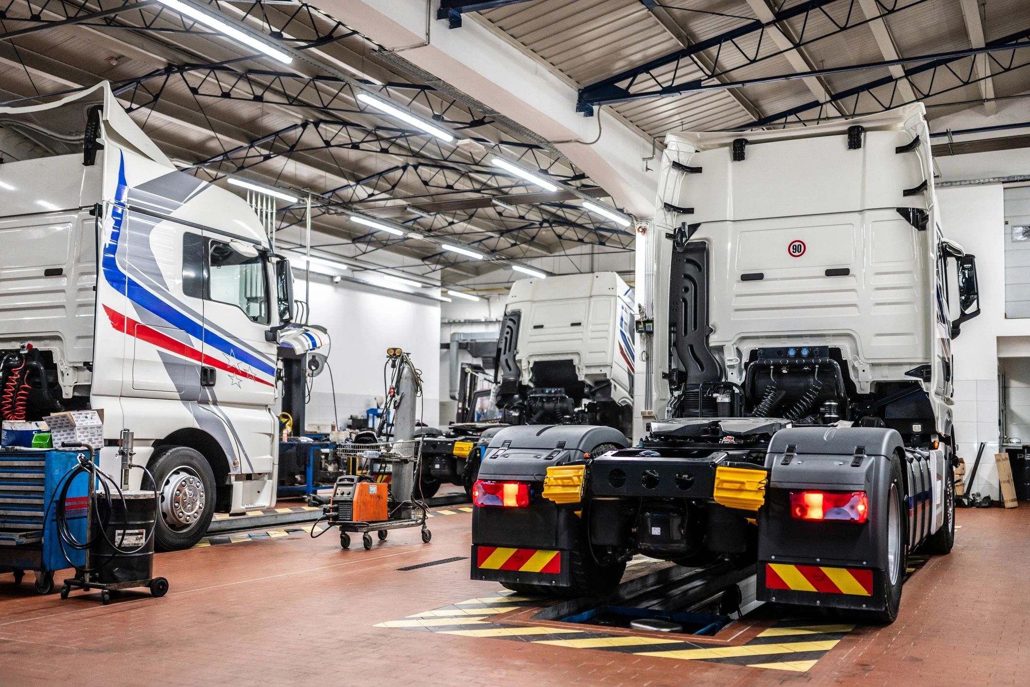 fleet maintenance service trucks